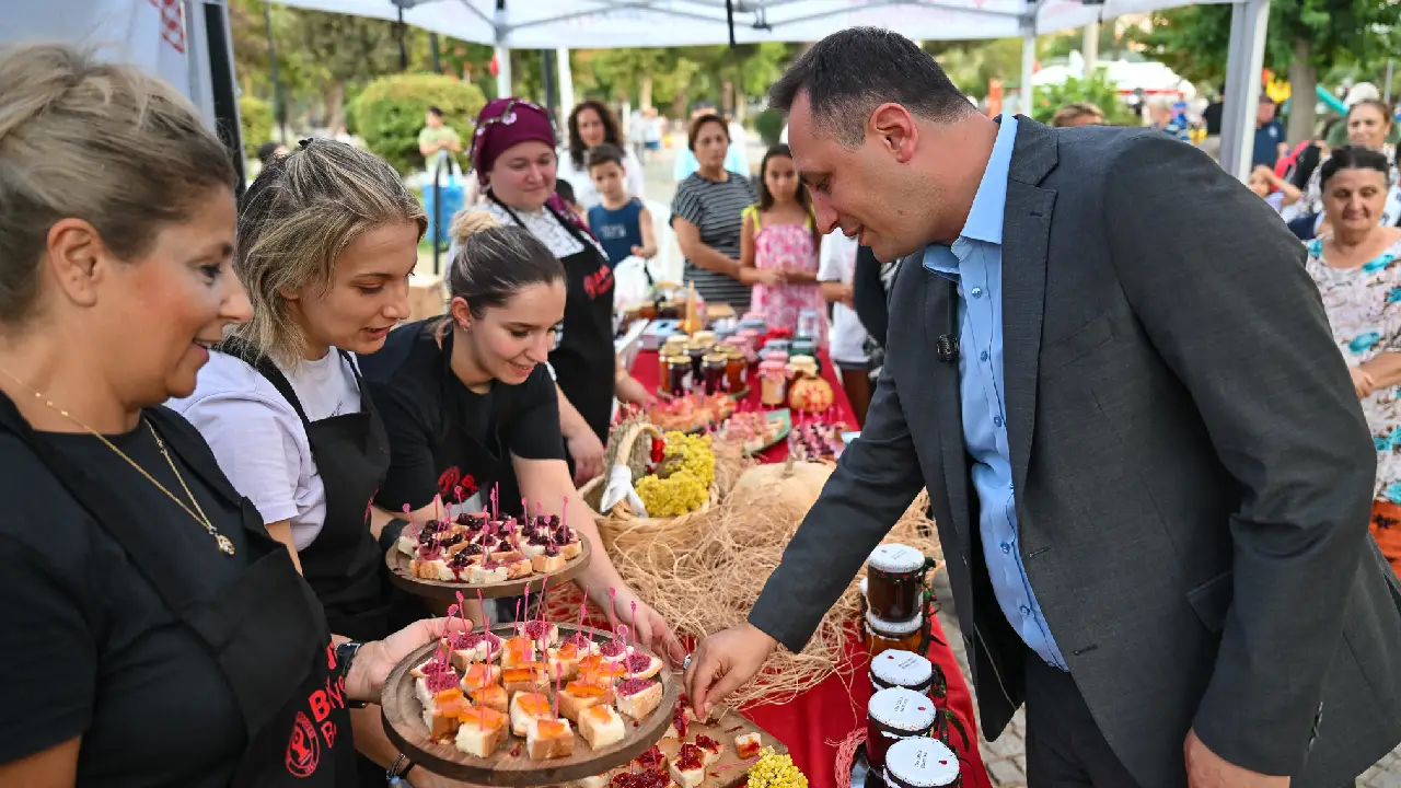 Bornova’da doğal lezzetler halkla buluşuyor: 2. Geleneksel Reçel Festivali için geri sayımı başladı 1 Bornova’da doğal lezzetler halkla buluşuyor: 2. Geleneksel Reçel Festivali için geri sayımı başladı