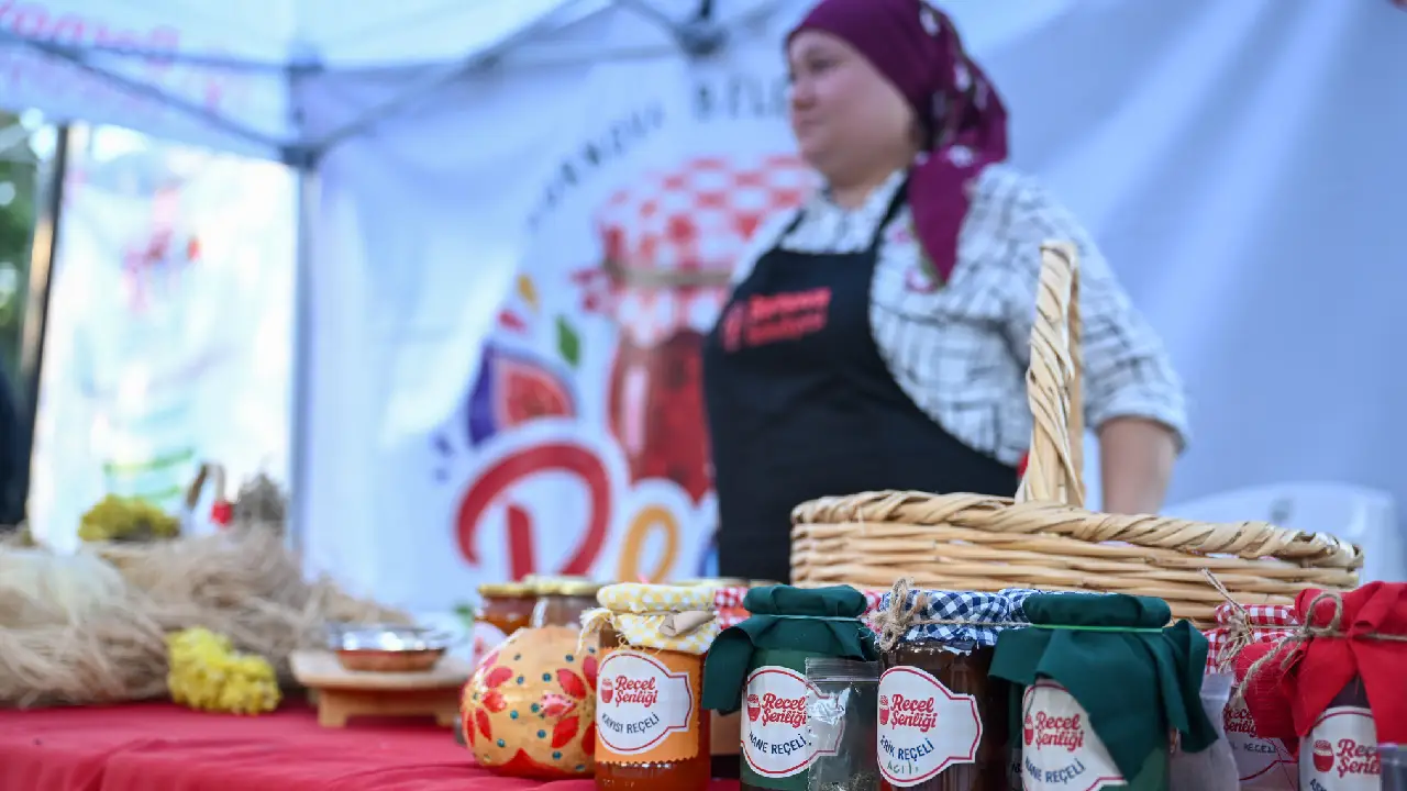 Bornova’da doğal lezzetler halkla buluşuyor: 2. Geleneksel Reçel Festivali için geri sayımı başladı 2 Bornova’da doğal lezzetler halkla buluşuyor: 2. Geleneksel Reçel Festivali için geri sayımı başladı