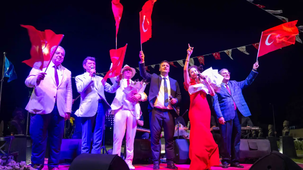 Bornova’da muhteşem Zafer Bayramı resepsiyonu