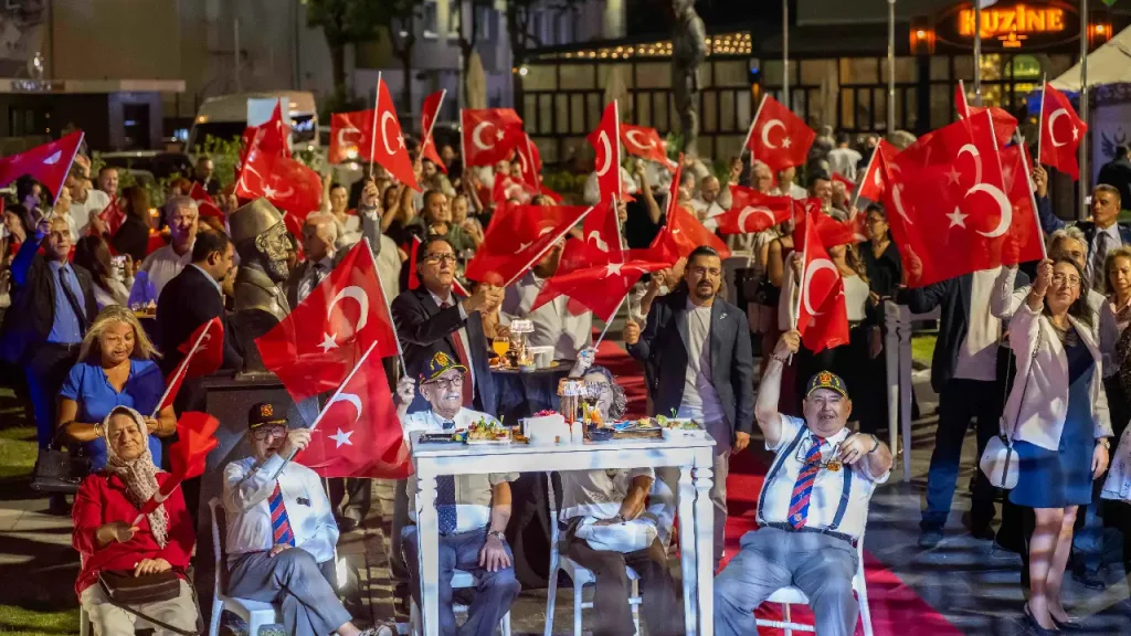 Bornova’da muhteşem Zafer Bayramı resepsiyonu