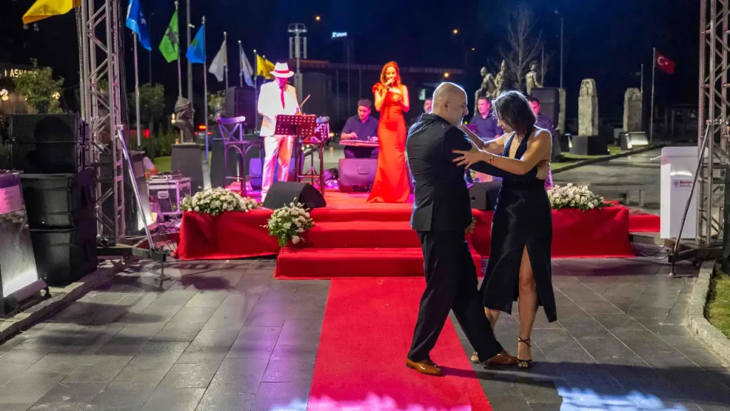 Bornova’da muhteşem Zafer Bayramı resepsiyonu