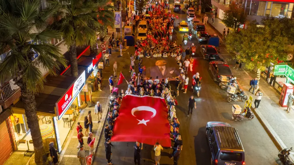 Buca’da zafer coşkusu sokaklardan sahalara taştı 2 Buca’da zafer coşkusu sokaklardan sahalara taştı