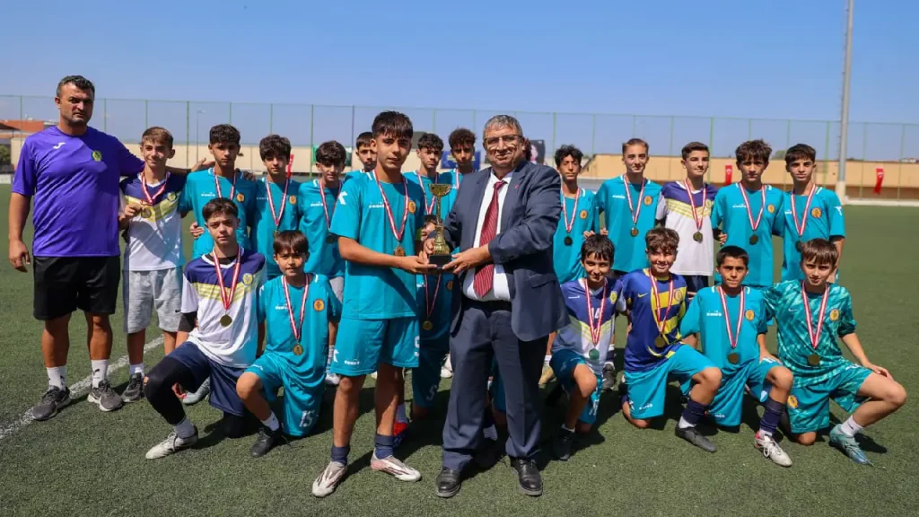Buca’da zafer coşkusu sokaklardan sahalara taştı 4 Buca’da zafer coşkusu sokaklardan sahalara taştı