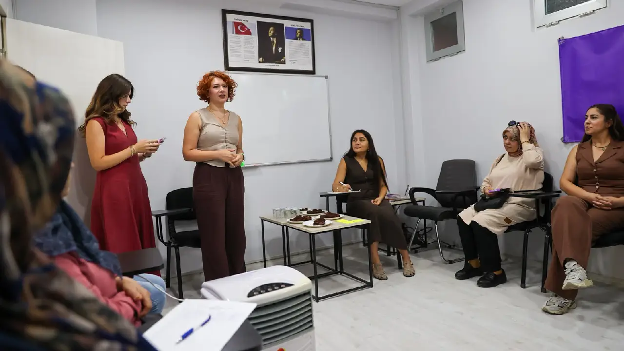 Buca’da kapı kapı başlayan dev hareket! Tabular yıkılıyor: "Kadın dayanışmasını büyütüyoruz"