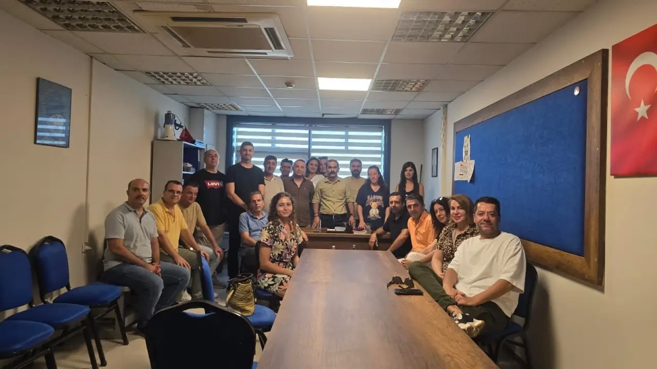 Buca'da TİS krizi masada çözüldü! İmzalar atıldı: İşte sürpriz zam oranı 1 Buca'da TİS krizi masada çözüldü! İmzalar atıldı: İşte sürpriz zam oranı
