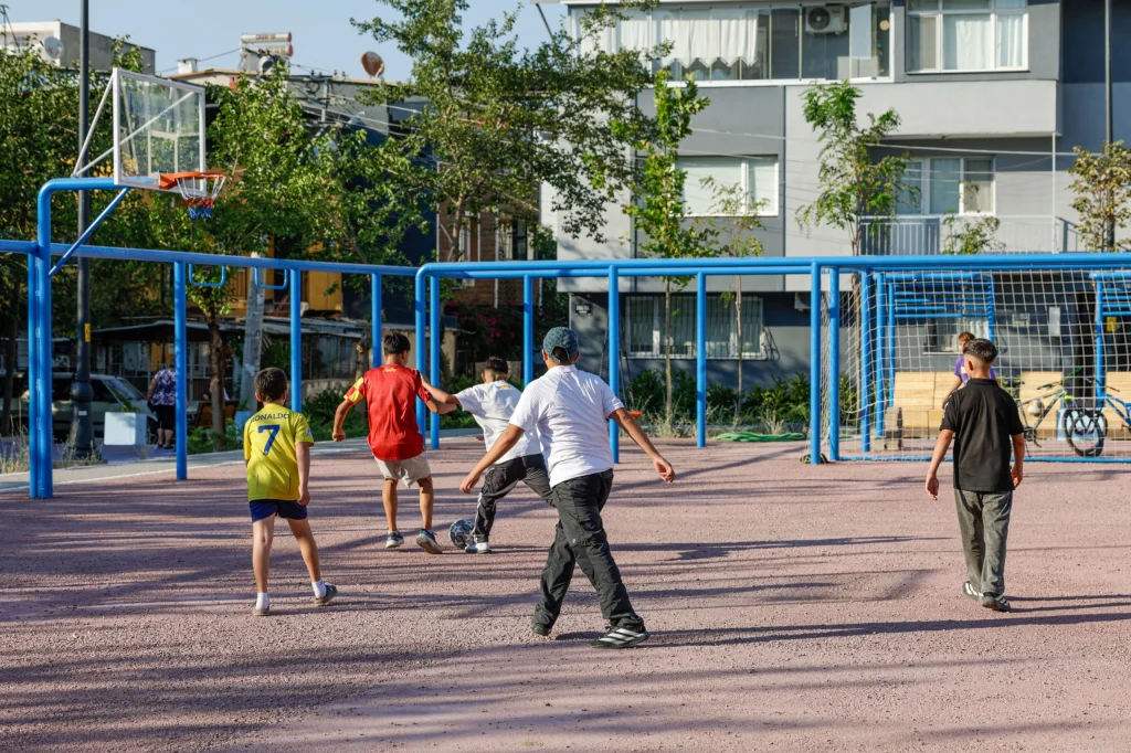 Çocuklar istedi Büyükşehir yaptı: Buca'da atıl alan yeniden doğdu...