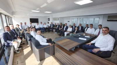YENİ Parti İzmir Kurucu İl Başkanı Çağatay Güç, il binasında
