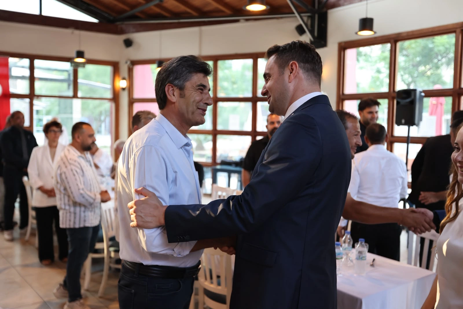 YENİ Parti İzmir İl Başkanı Güç’ten Konak’ta Roman çıkışı: "Seçimden seçime hatırlamak yetmez!" 2 YENİ Parti İzmir İl Başkanı Güç’ten Konak’ta Roman çıkışı: "Seçimden seçime hatırlamak yetmez!"