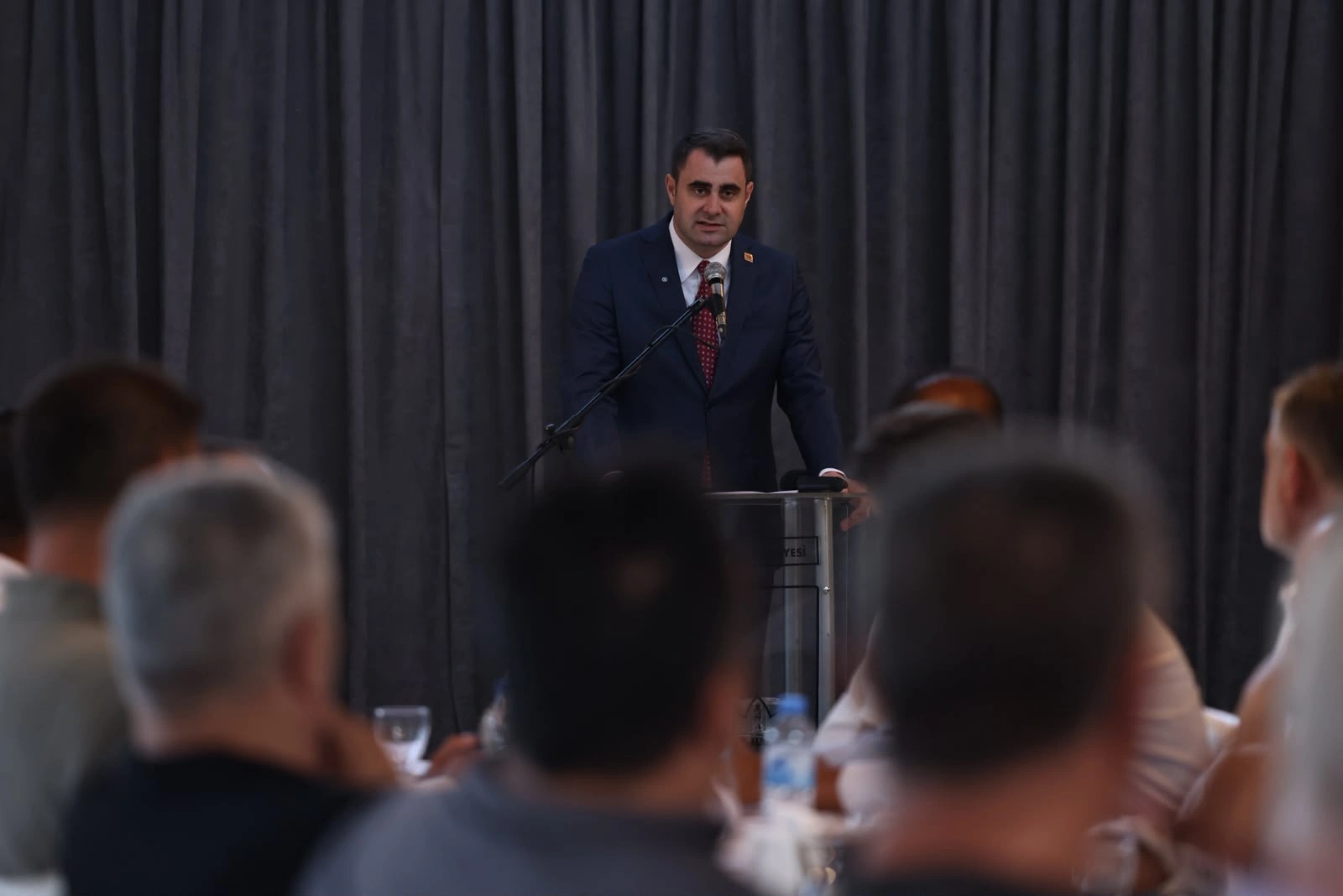 YENİ Parti İzmir İl Başkanı Güç’ten Konak’ta Roman çıkışı: "Seçimden seçime hatırlamak yetmez!" 1 YENİ Parti İzmir İl Başkanı Güç’ten Konak’ta Roman çıkışı: "Seçimden seçime hatırlamak yetmez!"