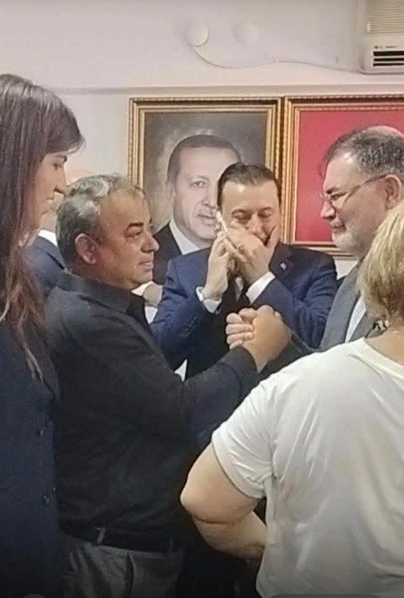 Menderes seçiminin ardından YENİ Parti’den fotoğraflı tepki: 'AKP ile işbirliği yaptılar'