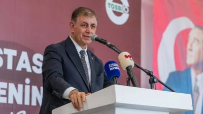 CHP'den seçildikten sonra görevine bağımsız devam eden İzmir Büyükşehir Belediye