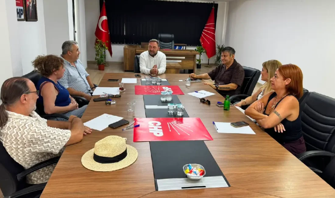 CHP İzmir İl Başkanlığı, saha çalışmalarının yanı sıra kentteki farklı