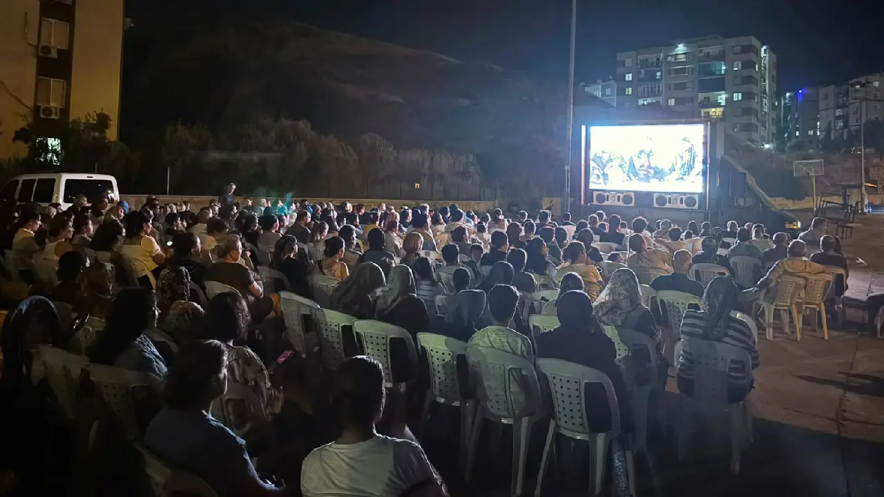 Çiğli Belediyesi tarafından yaz akşamlarını kültür ve sanatla buluşturmak amacıyla