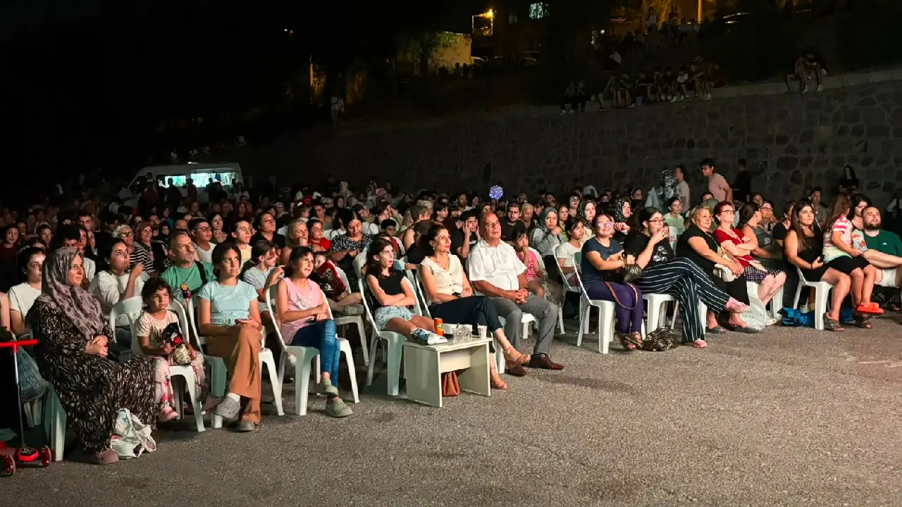 Çiğli’de mahalle sinema günlerine büyük ilgi