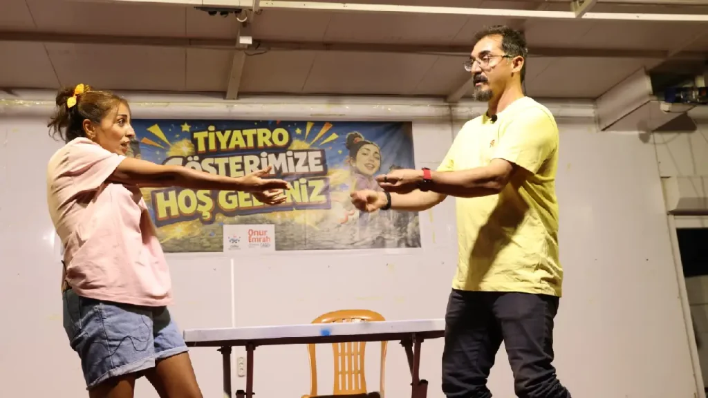 Çiğli’de mahalle tiyatro günleri yüzlerce çocukla buluştu