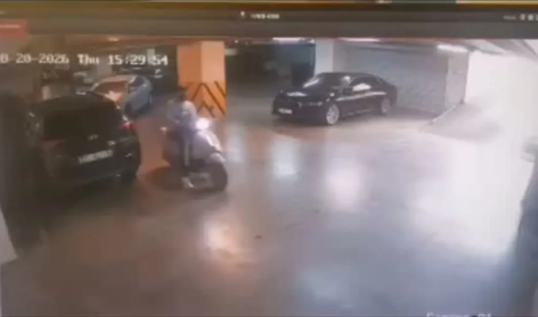 İzmir Çiğli Belediye Başkanı Onur Emrah Yıldız’ın makam aracına otoparkta