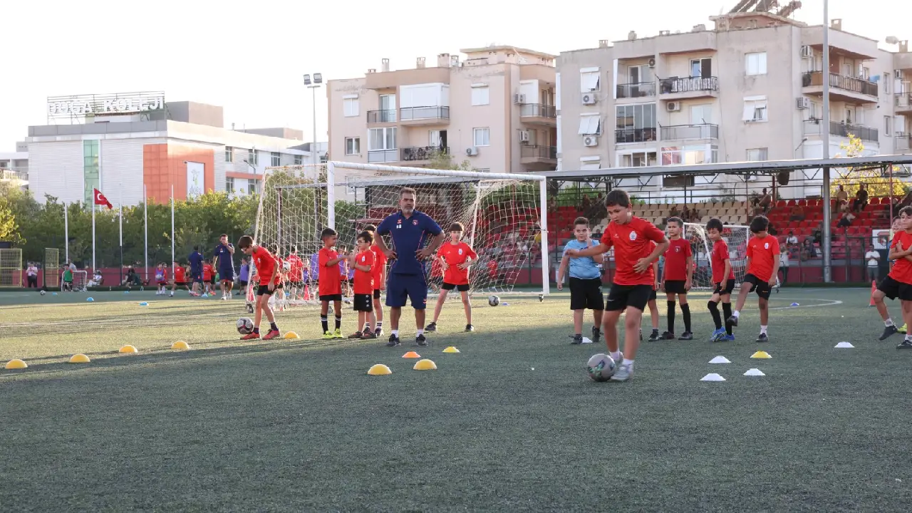Çiğli’de yaz sporla dolu geçti: 1.747 kişi yaz okullarından faydalandı