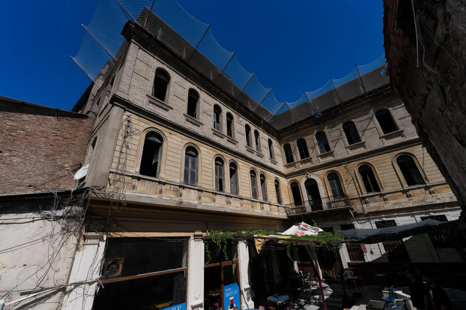 İzmir'in unutulan tarihi kurtarılıyor! Basmane'de Cihan Palas harekatı!