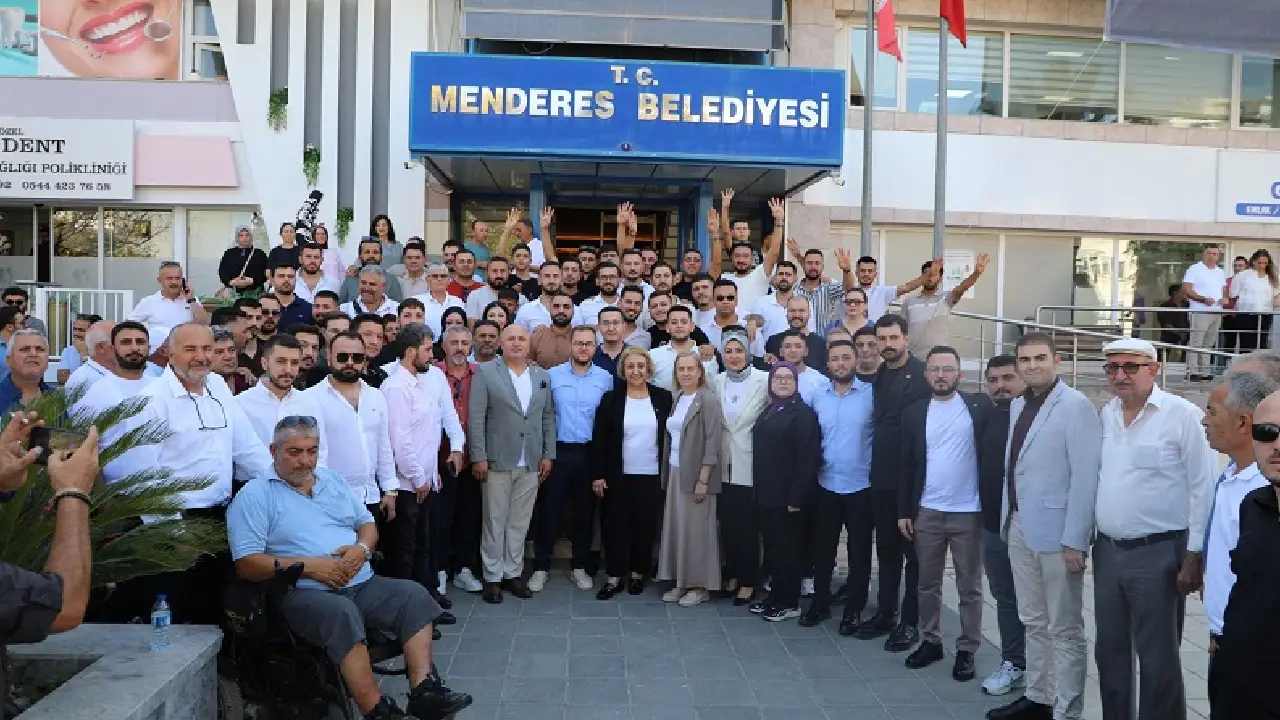 Menderes’in ilk kadın başkanı koltuğa oturdu: Asuman Şen’den birlik mesajı