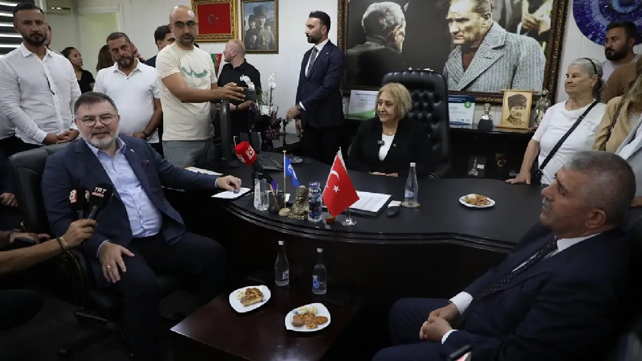Menderes’in ilk kadın başkanı koltuğa oturdu: Asuman Şen’den birlik mesajı