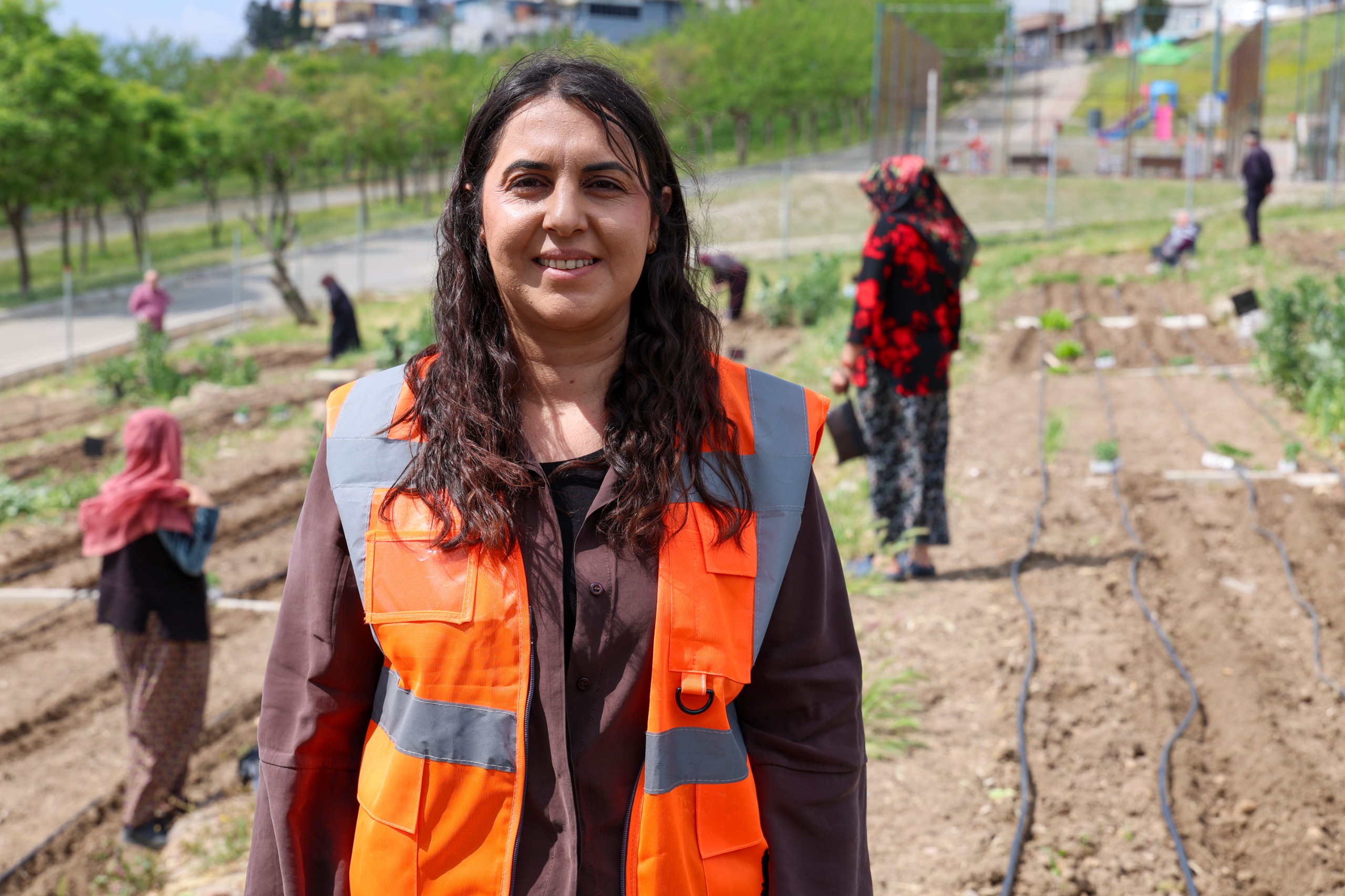 Toprakta hayat, sofrada bereket: Mahalle Bostanları’nda yaz hasadı 7 Toprakta hayat, sofrada bereket: Mahalle Bostanları’nda yaz hasadı