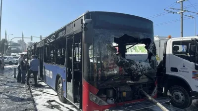 İzmir'in Bayındır ilçesinde sefer halinde olan İzmir Büyükşehir Belediyesi'ne ait