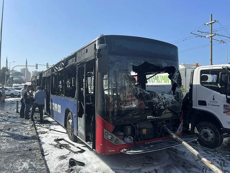 İzmir'in Bayındır ilçesinde sefer halinde olan İzmir Büyükşehir Belediyesi'ne ait