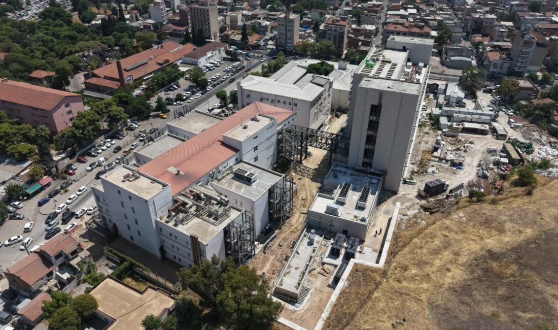 İzmir Büyükşehir Belediyesi Eşrefpaşa Hastanesi’nin yeni ek hizmet binasında inşaat