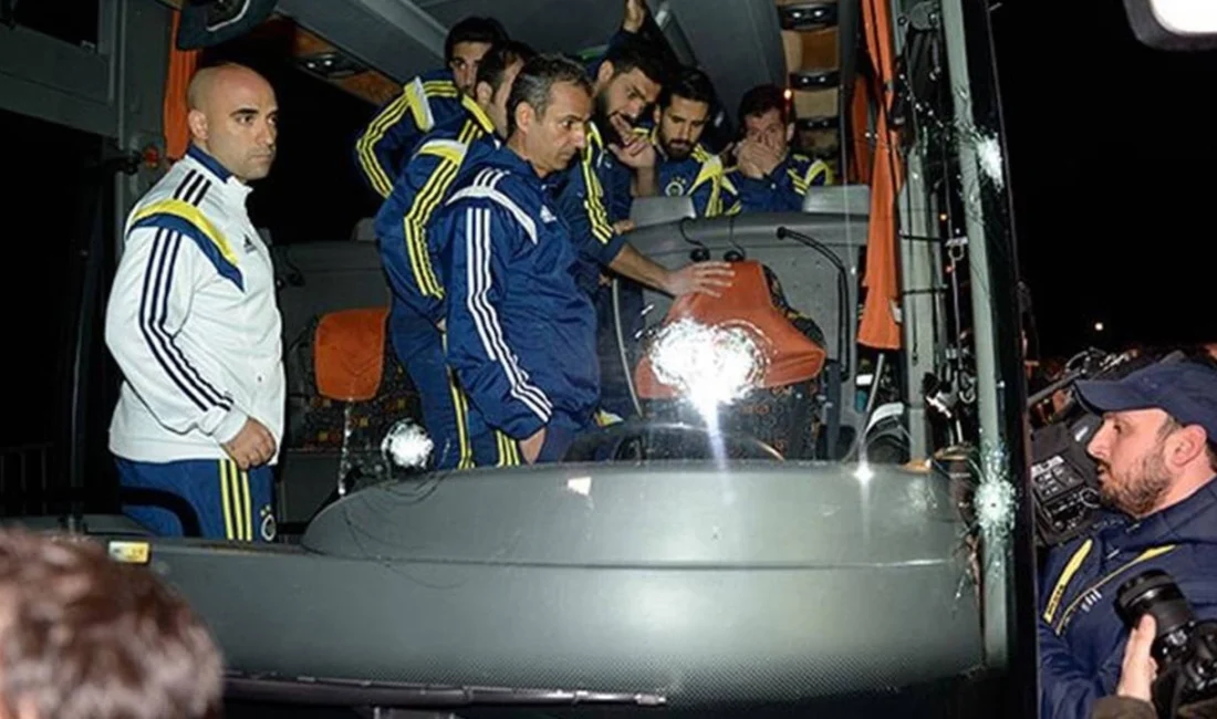 Fenerbahçe futbol takımını taşıyan otobüse 4 Nisan 2015 tarihinde Trabzon’da