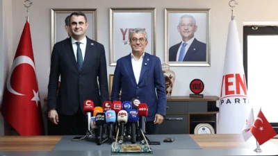 İzmir’de teşkilat buluşmasında konuşan YENİ Parti Grup Başkanvekili Gökhan Günaydın,