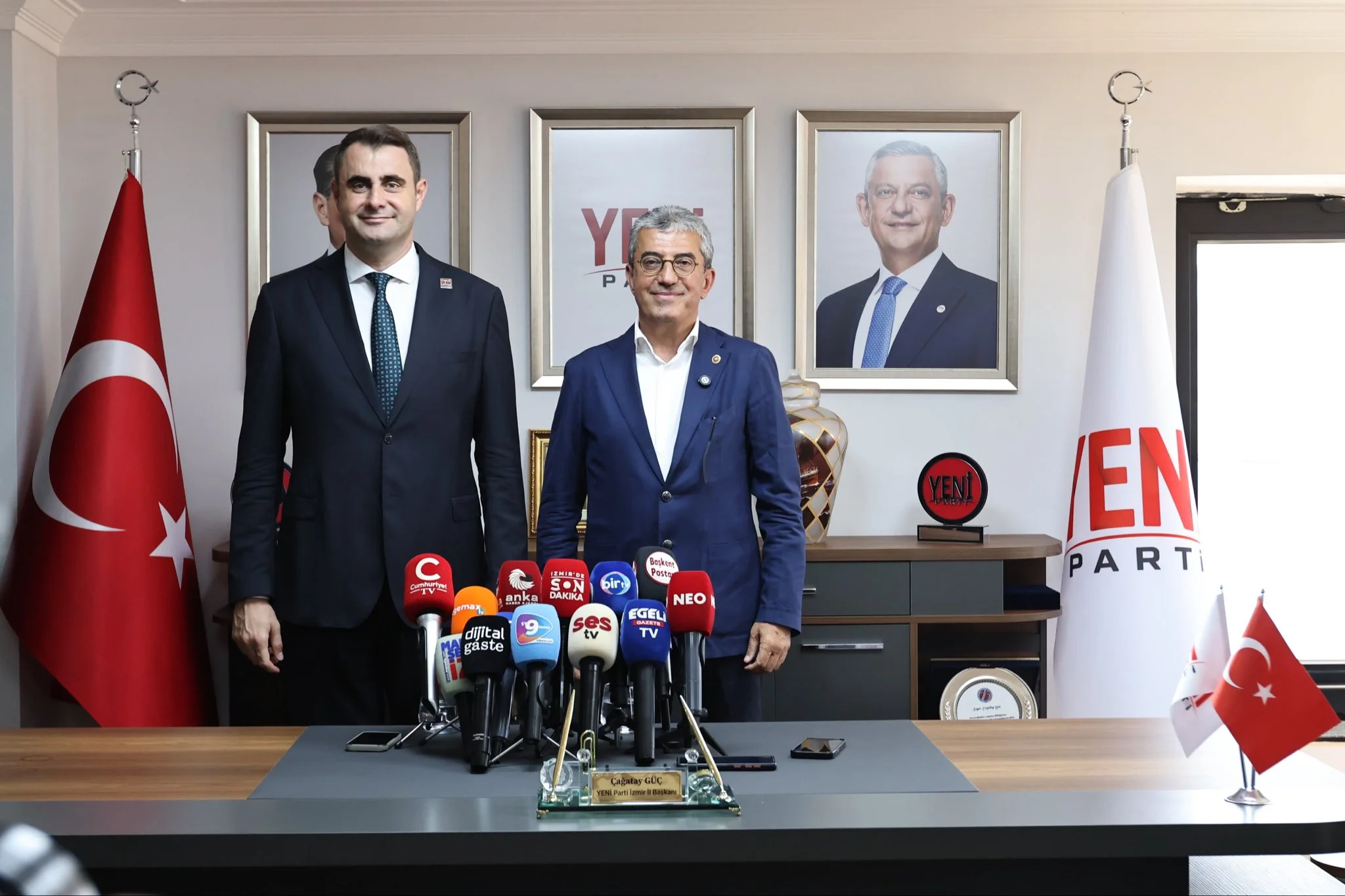 İzmir’de teşkilat buluşmasında konuşan YENİ Parti Grup Başkanvekili Gökhan Günaydın,