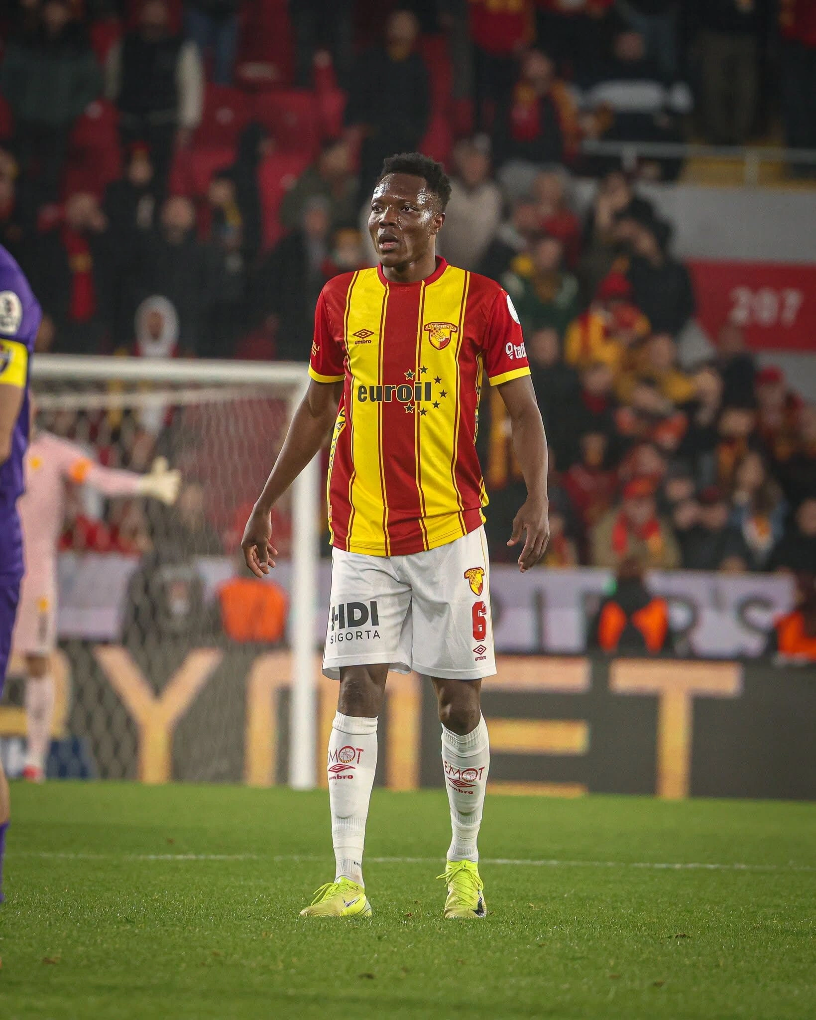 Göztepe’de sıcak saatler: Dennis’e BAE’den 5 milyon euro