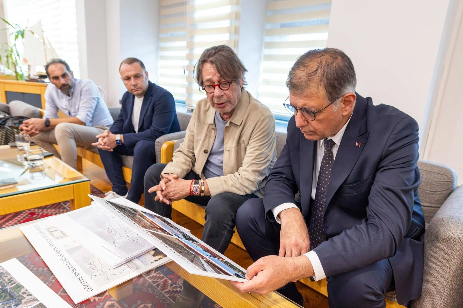 Göztepe’nin İnciraltı Projesi gün yüzüne çıktı! Mehmet Sepil çizimleri Cemil Tugay’a sunup onayı aldı