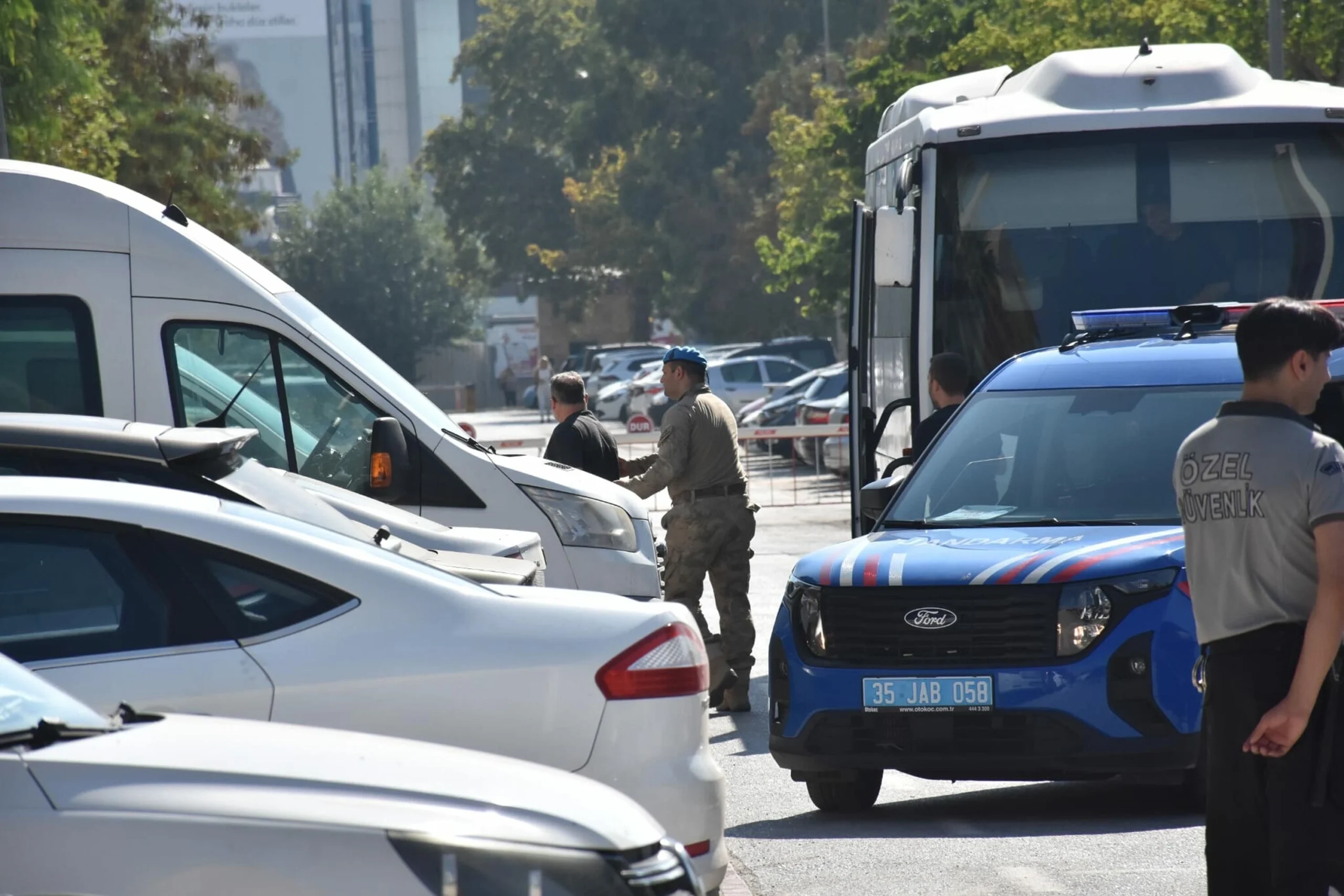 Menderes’te kritik saatler! Başkan İlkay Çiçek ve 15 isim adliyede