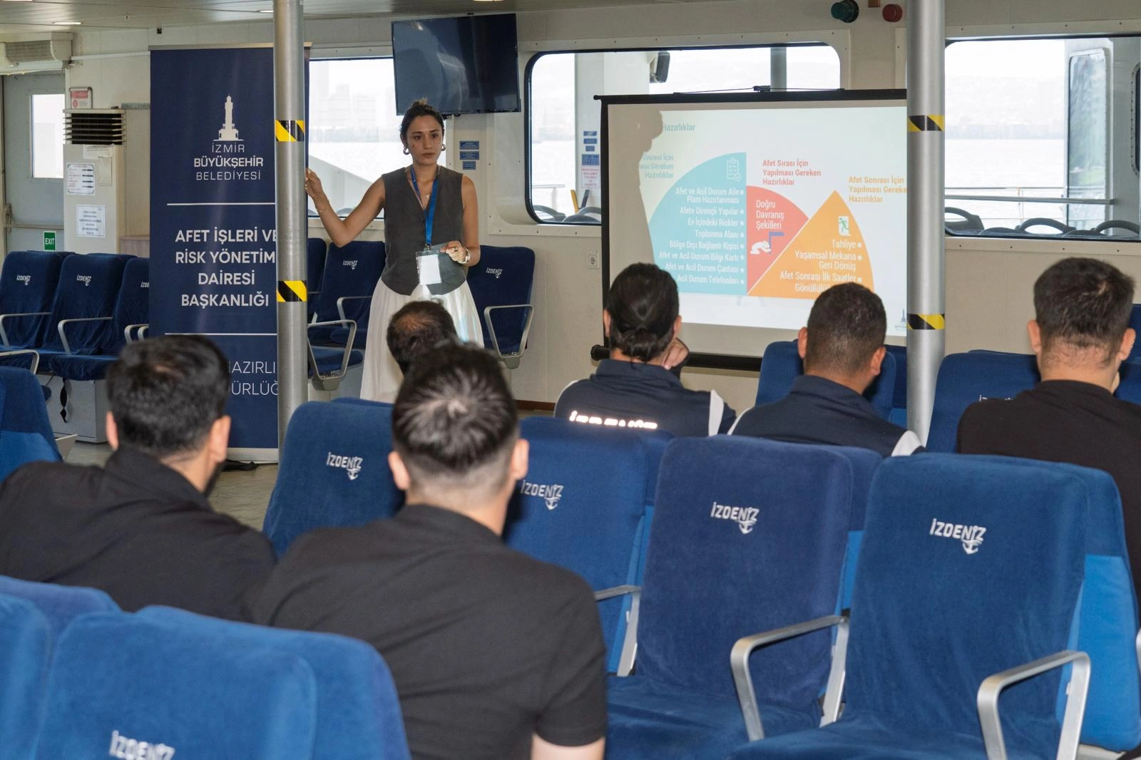 İzmir Büyükşehir Belediyesi, afetlere karşı hazırlıklı bir toplum oluşturma hedefi