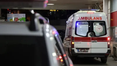 İzmir'in Karabağlar ilçesinde iki grup arasında çıkan bıçaklı kavgada 15