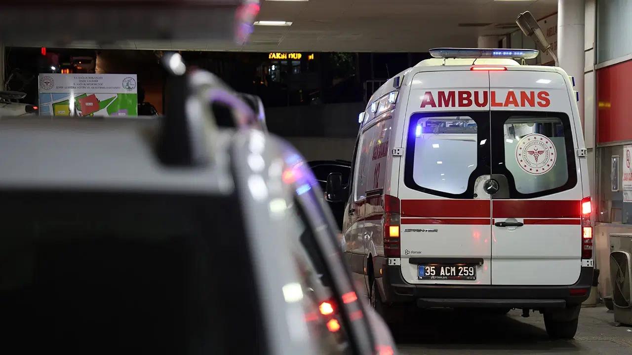 İzmir’de sokak ortasında bıçaklı kavga: 15 yaşındaki çocuk kalbinden bıçaklandı