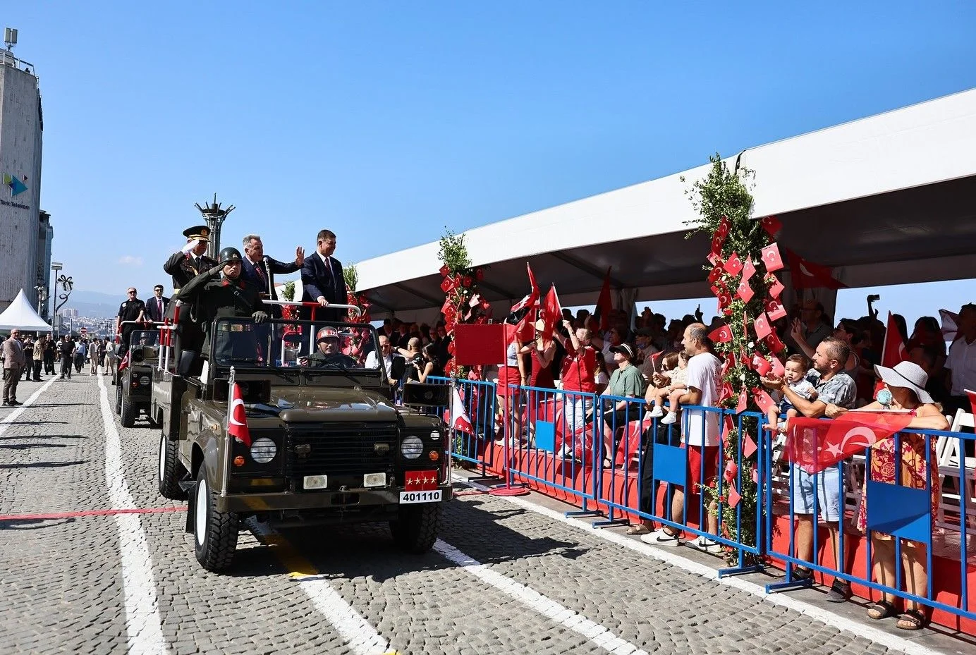 İzmir, Büyük Zafer’in 104’üncü yıl dönümünü kent geneline yayılacak tören