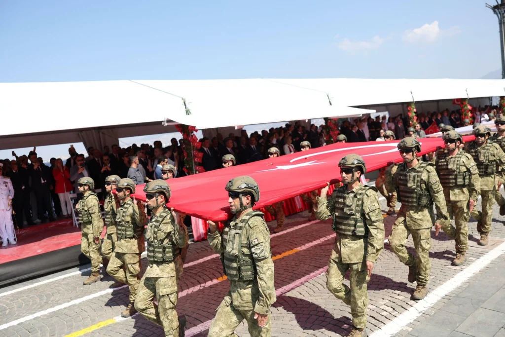 İzmir 30 Ağustos'a Hazır: geçit törenleri, askerî bandolar ve sahil güvenlik gemileri sahaya iniyor 1 İzmir 30 Ağustos'a Hazır: geçit törenleri, askerî bandolar ve sahil güvenlik gemileri sahaya iniyor