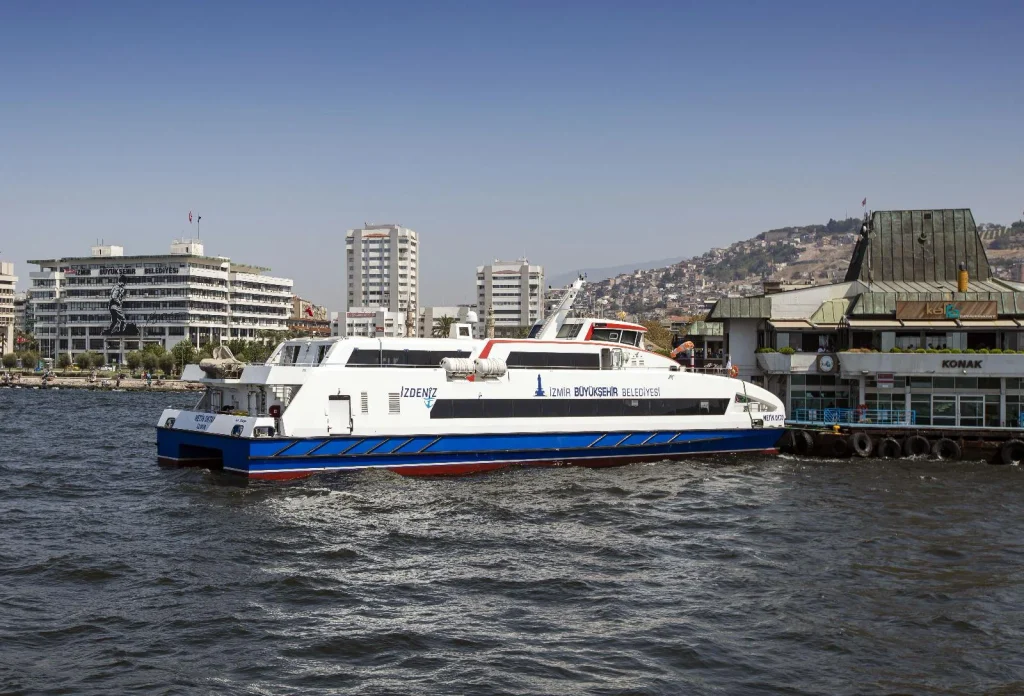 İzmir'de bayramda ulaşım nasıl olacak? Zafer Bayramı’nda ulaşım yüzde 50 indirimli