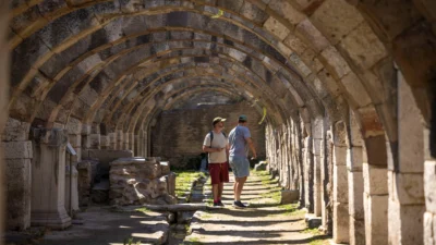 İzmir’in tarihi kent merkezinde yer alan Smyrna Agorası, geçmişin izlerini