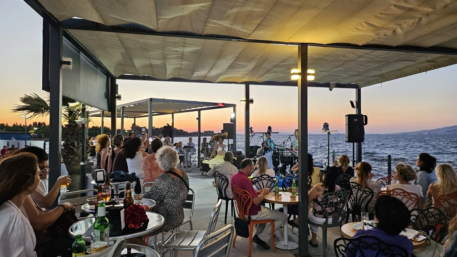 İzmir Marina’da müzik dolu yaz akşamları: Marina geceleri ağustos ayında da sürüyor