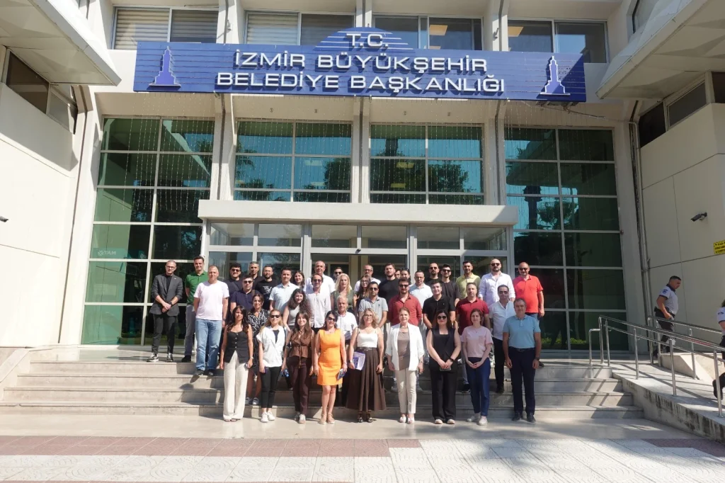 İzmir’in çatılarında güneş seferberliği