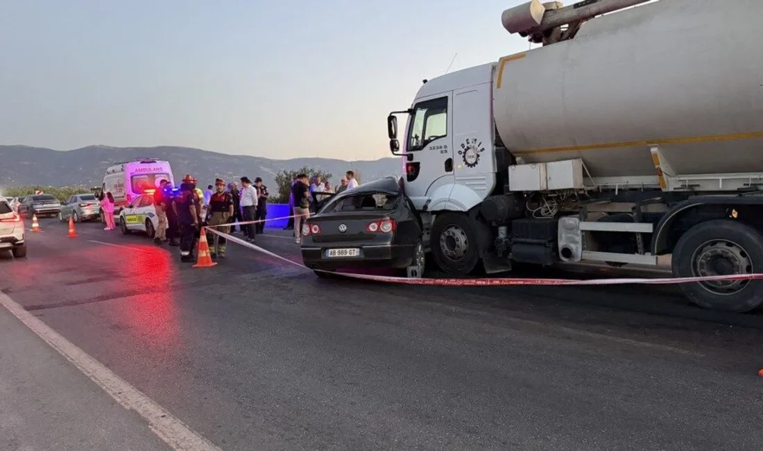 İzmir'in Bayındır ilçesinde yem tankerinin çarptığı gurbetçi çiftin bulunduğu otomobil
