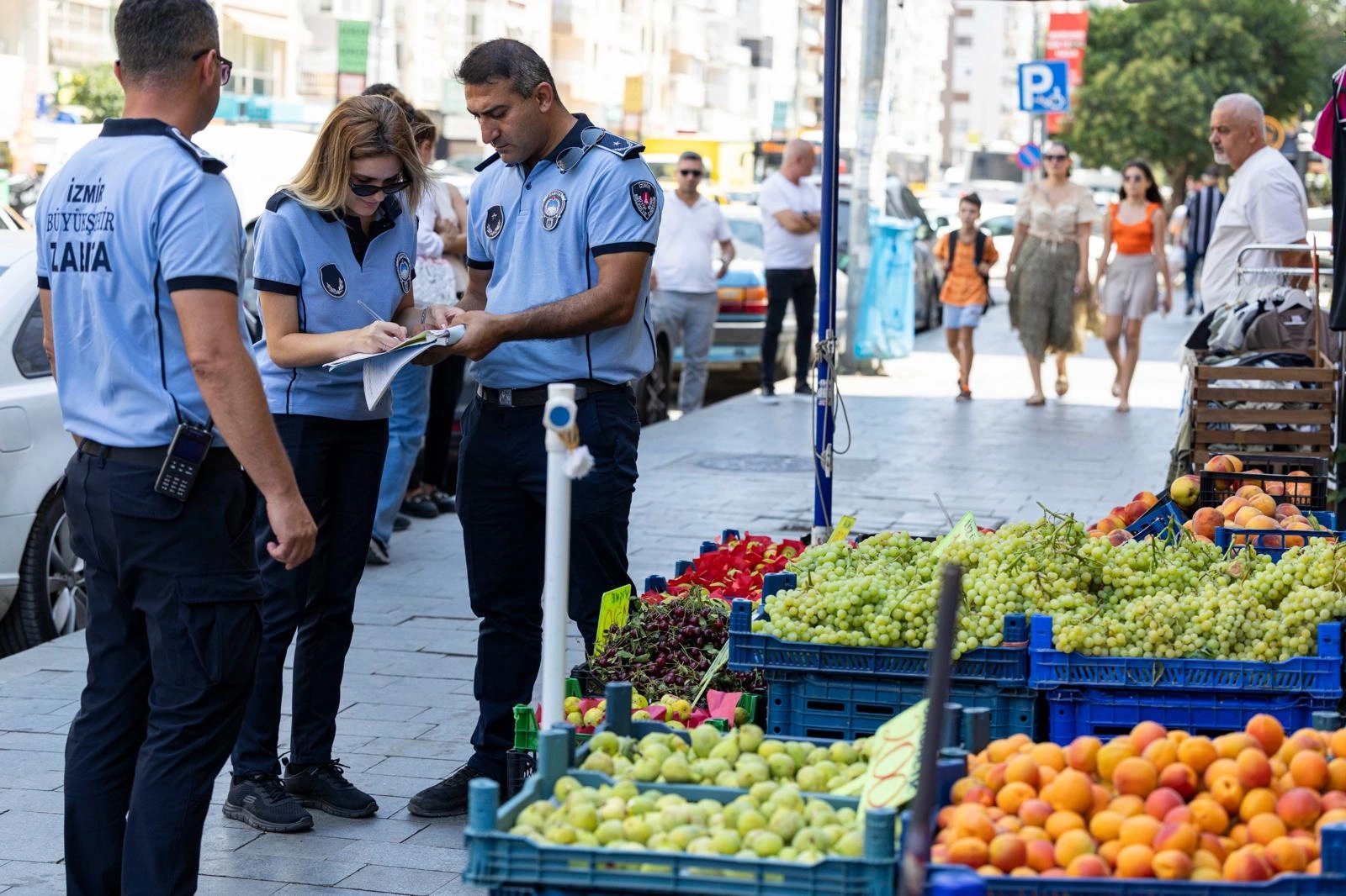 İzmir Büyükşehir Belediyesi zabıta ekipleri, Mithatpaşa, İnönü ve Balçova Ata