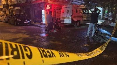 İzmir’in Karşıyaka ilçesinde iki grup arasında başlayan sözlü tartışma kısa