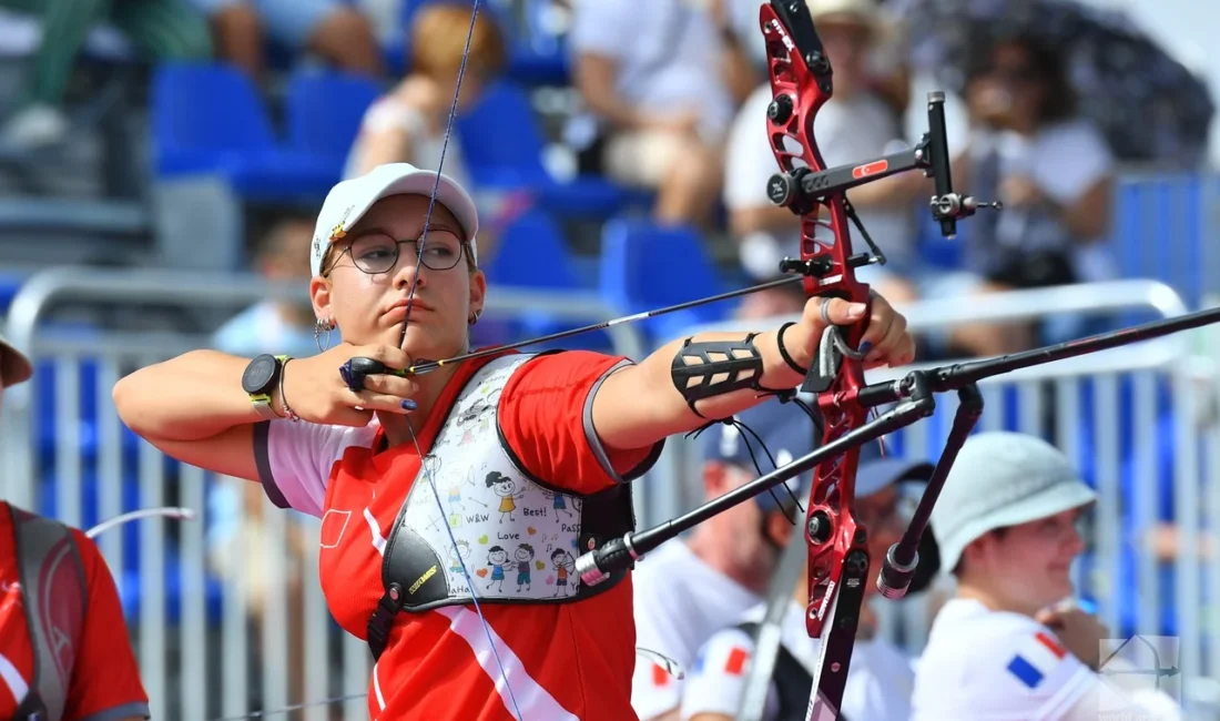İzmir Büyükşehir Belediyesi Spor Kulübü’nün milli okçusu Dünya Yenihayat, İtalya’nın