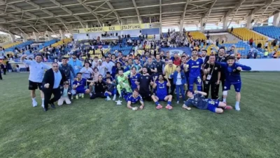 Türkiye'de futbolun ilk oynandığı kent olan İzmir'de kulüpler birer birer