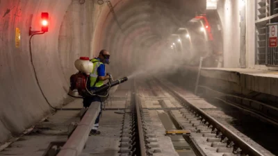 İzmir Büyükşehir Belediyesi, yolcu trafiğinin durduğu gece saatlerinde metro istasyonları,