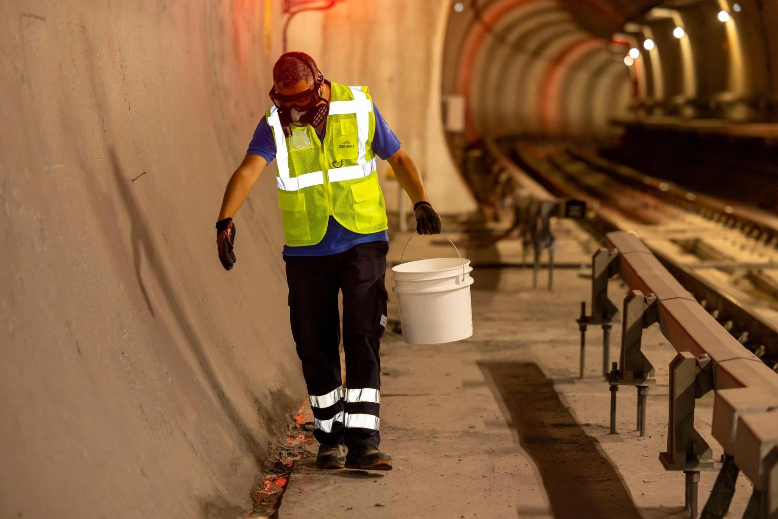 Son metro gitti, yer altındaki gizli savaş başladı! Kimse fark etmiyor...